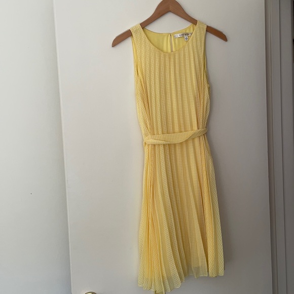 Max Studio Dresses & Skirts - Spring dress
